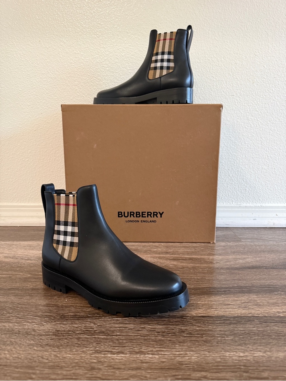 Burberry Black Leather Chelsea Boots with Vintage Check Panels